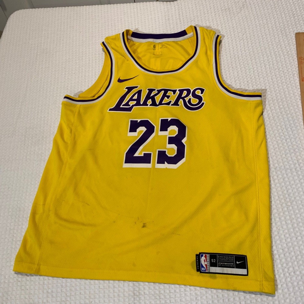 Nike NBA Los Angeles Lakers LeBron James 23 Swingman Jersey Yellow XL 52